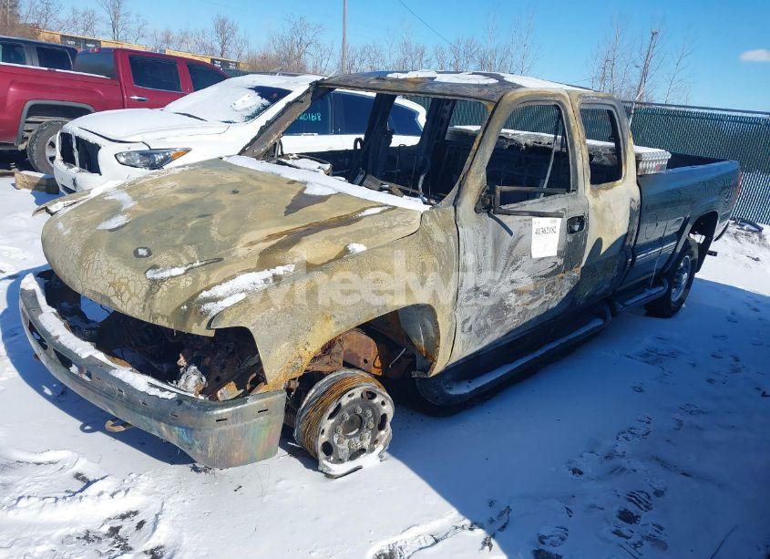 Photo 2 of 2002 Chevrolet Silverado 2500HD LS (VIN 1GCHC29112E126651)