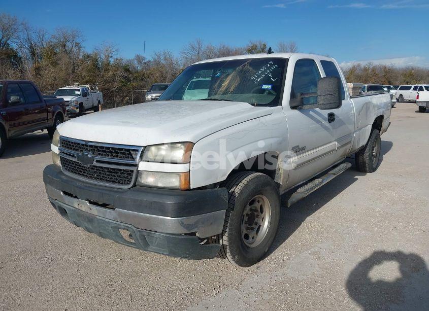 Photo 2 of 2006 Chevrolet Silverado 2500HD LT1 (VIN 1GCHC29D16E176451)