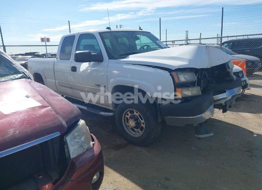 2005 Chevrolet Silverado 2500HD LT (VIN 1GCHC29GX5E143988) main photo