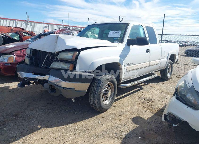 Photo 2 of 2005 Chevrolet Silverado 2500HD LT (VIN 1GCHC29GX5E143988)