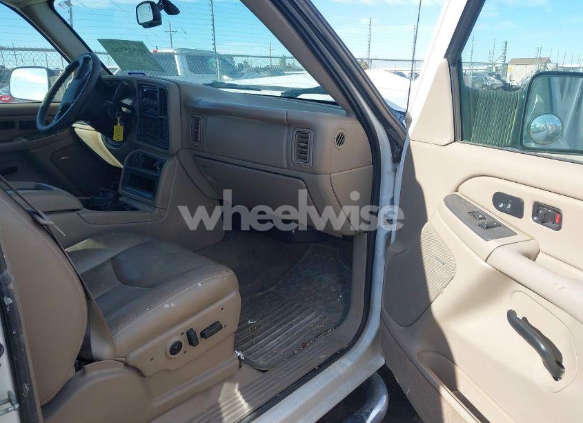 Photo 5 of 2005 Chevrolet Silverado 2500HD LT (VIN 1GCHC29GX5E143988)