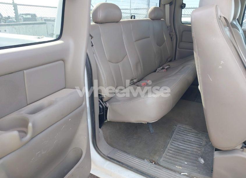 Photo 8 of 2005 Chevrolet Silverado 2500HD LT (VIN 1GCHC29GX5E143988)