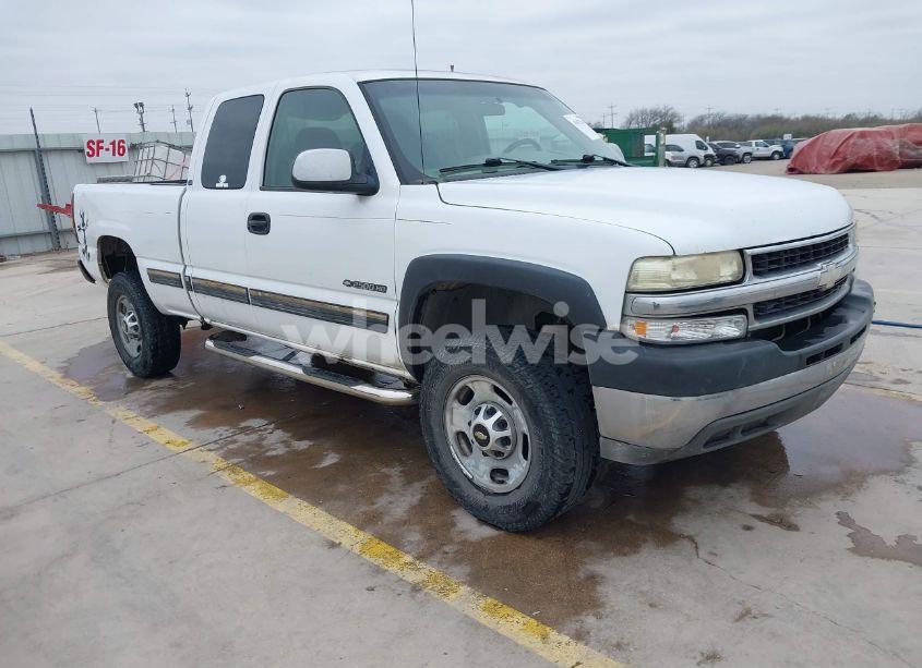 2002 Chevrolet Silverado 2500HD LS (VIN 1GCHC29U02E134427) main photo