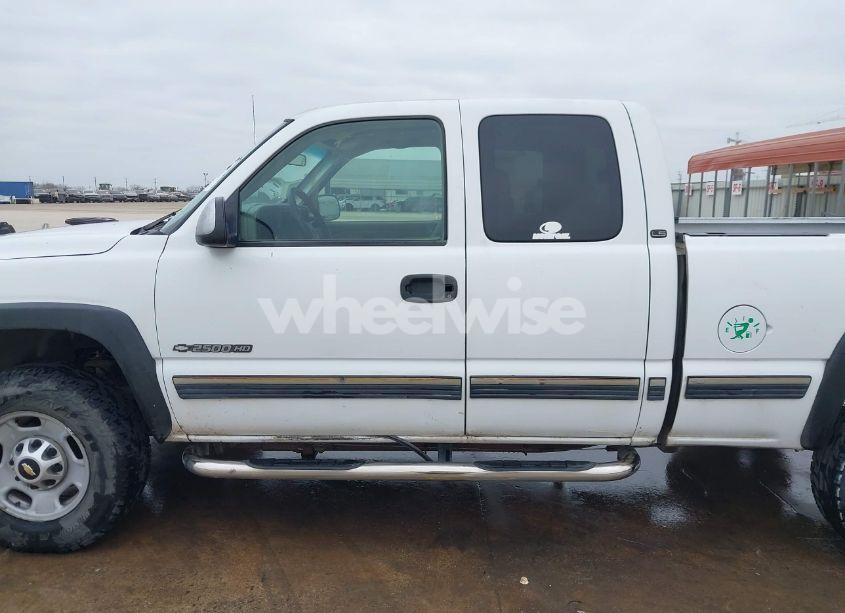 Photo 14 of 2002 Chevrolet Silverado 2500HD LS (VIN 1GCHC29U02E134427)