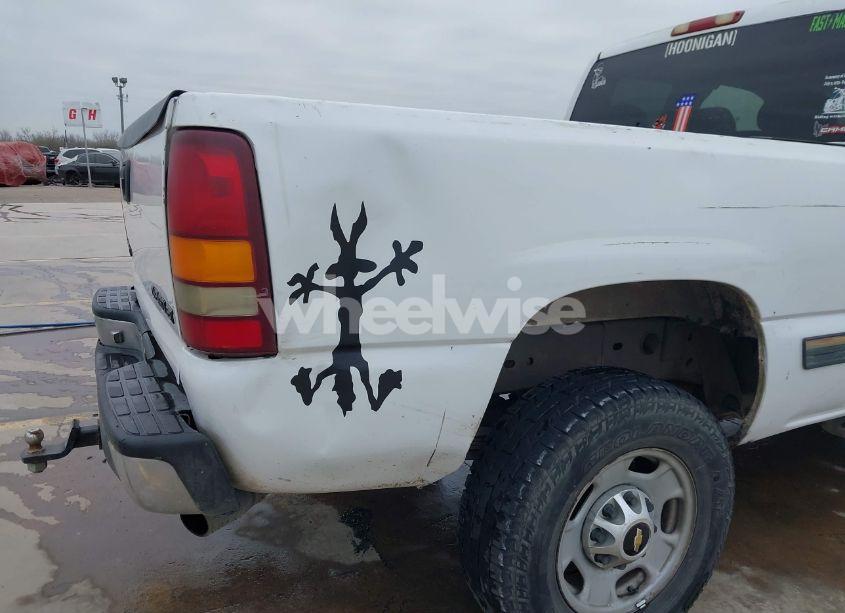 Photo 17 of 2002 Chevrolet Silverado 2500HD LS (VIN 1GCHC29U02E134427)