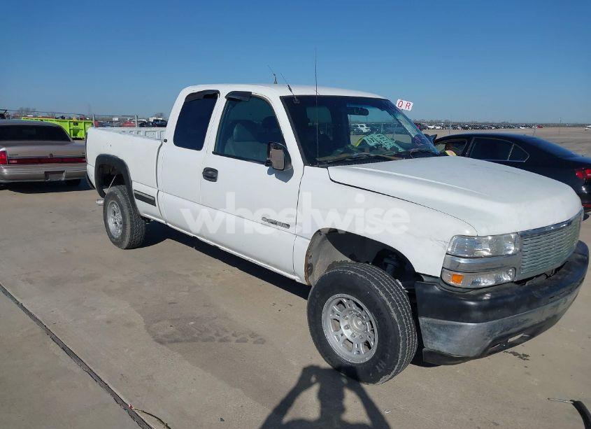 2002 Chevrolet Silverado 2500HD (VIN 1GCHC29U02E213967) main photo