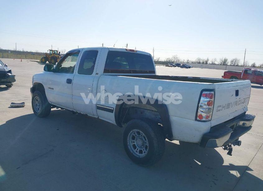 Photo 3 of 2002 Chevrolet Silverado 2500HD (VIN 1GCHC29U02E213967)