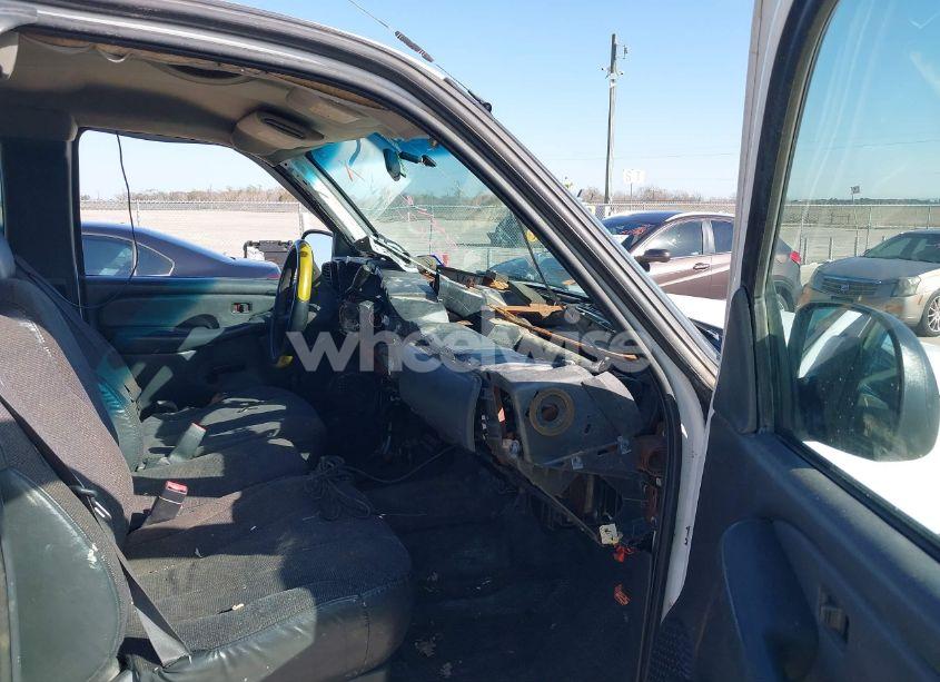 Photo 5 of 2002 Chevrolet Silverado 2500HD (VIN 1GCHC29U02E213967)