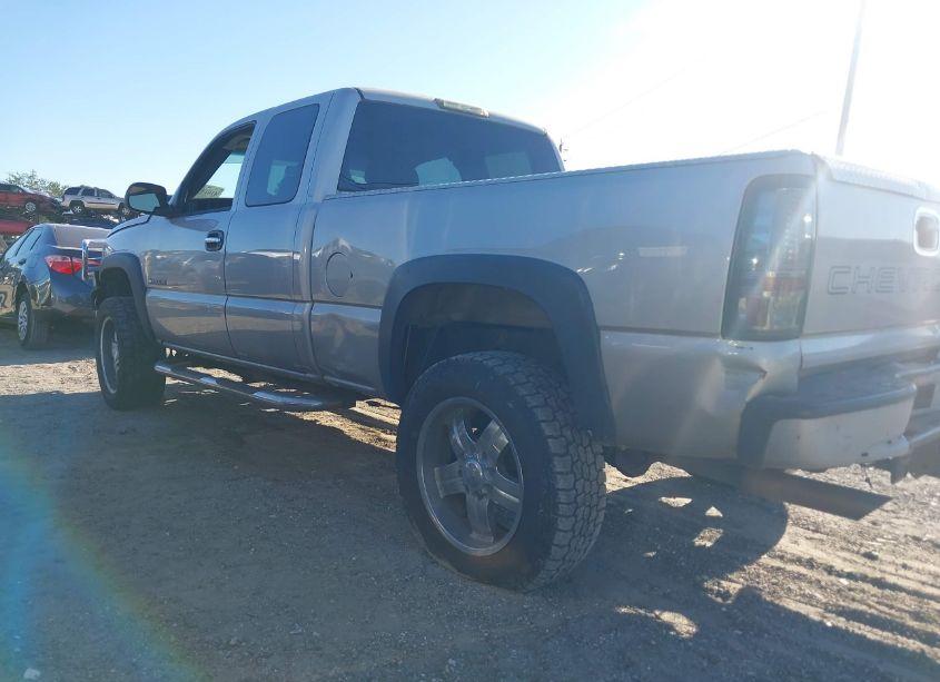 Photo 3 of 2004 Chevrolet Silverado 2500HD WORK TRUCK (VIN 1GCHC29U04E323954)