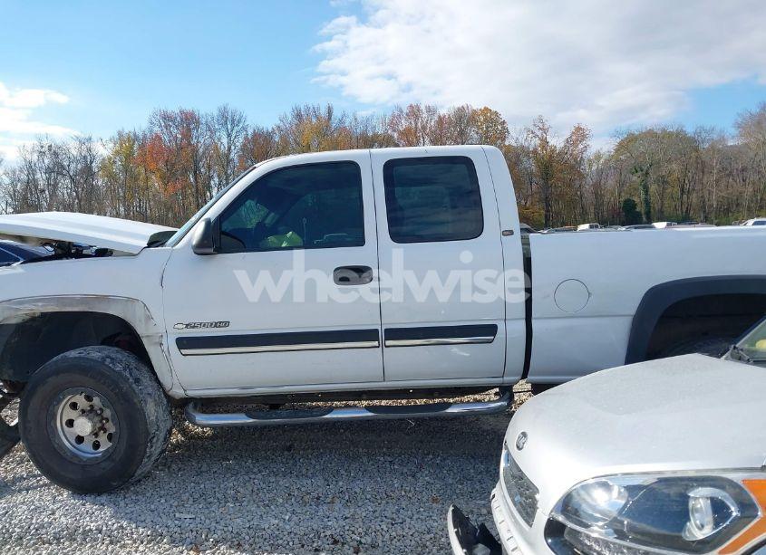 Photo 14 of 2005 Chevrolet Silverado 2500HD (VIN 1GCHC29U05E131922)
