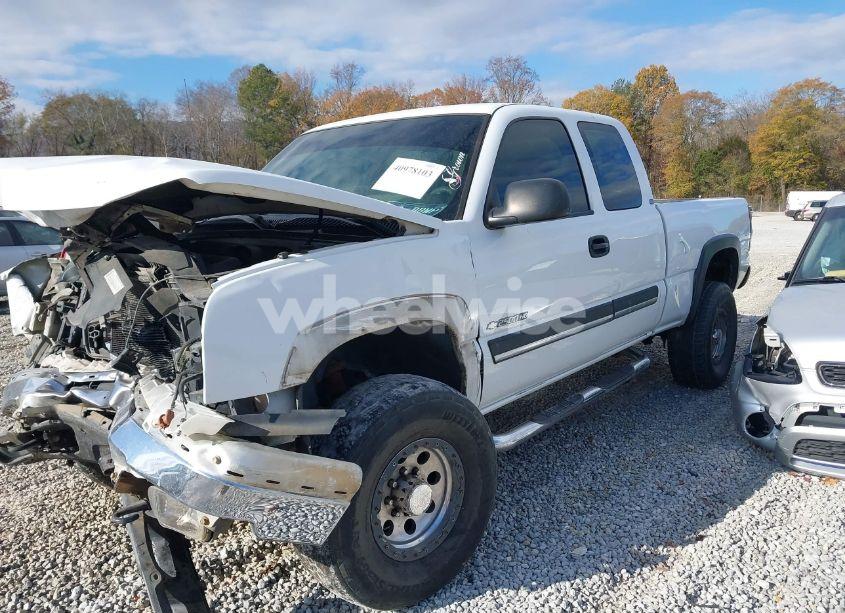 Photo 2 of 2005 Chevrolet Silverado 2500HD (VIN 1GCHC29U05E131922)