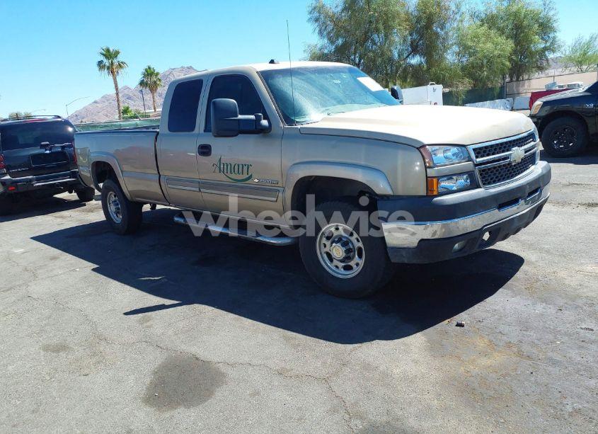 2005 Chevrolet Silverado 2500HD LS (VIN 1GCHC29U05E216369) main photo