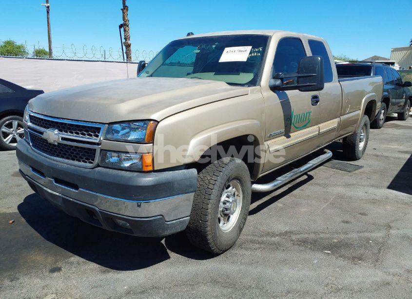Photo 2 of 2005 Chevrolet Silverado 2500HD LS (VIN 1GCHC29U05E216369)