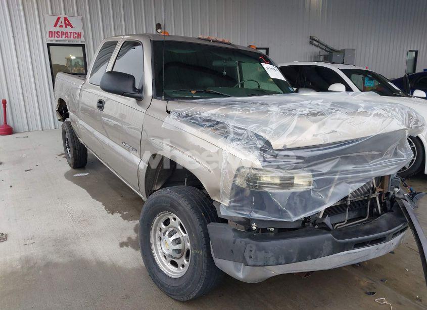 2002 Chevrolet Silverado 2500HD (VIN 1GCHC29U12E137188) main photo