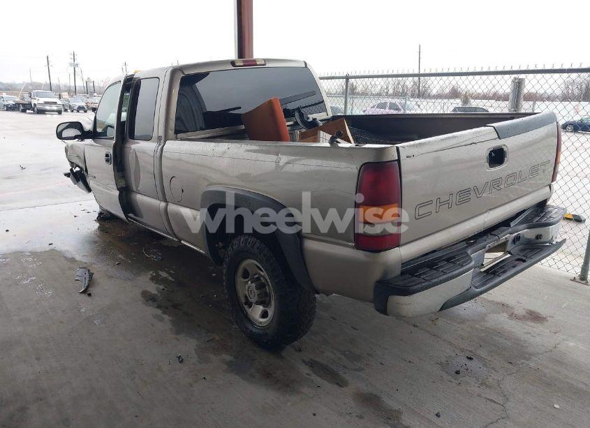 Photo 3 of 2002 Chevrolet Silverado 2500HD (VIN 1GCHC29U12E137188)