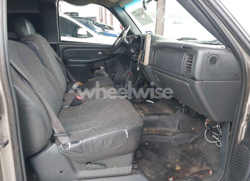 Photo 5 of 2002 Chevrolet Silverado 2500HD (VIN 1GCHC29U12E137188)