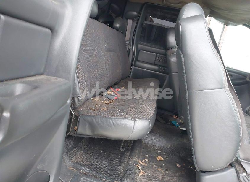 Photo 8 of 2002 Chevrolet Silverado 2500HD (VIN 1GCHC29U12E137188)