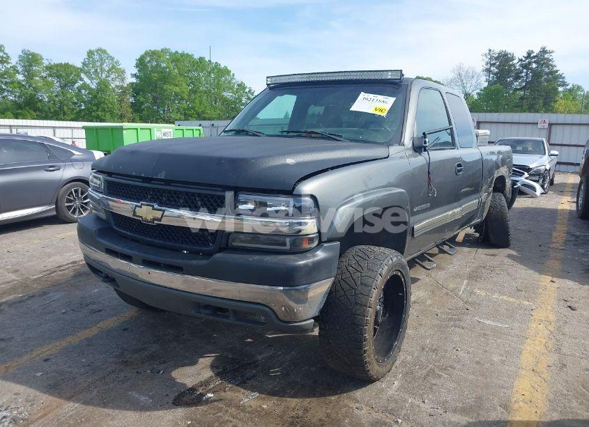 Photo 2 of 2002 Chevrolet Silverado 2500HD LS (VIN 1GCHC29U12E147378)