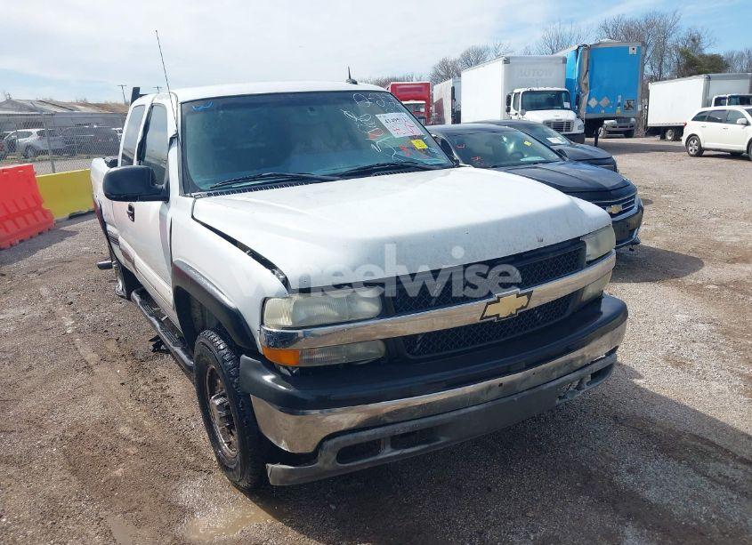 2002 Chevrolet Silverado 2500HD LT (VIN 1GCHC29U12E251868) main photo