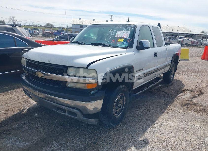 Photo 2 of 2002 Chevrolet Silverado 2500HD LT (VIN 1GCHC29U12E251868)