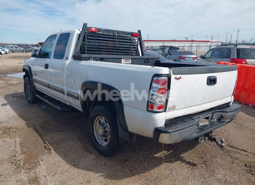 Photo 3 of 2002 Chevrolet Silverado 2500HD LT (VIN 1GCHC29U12E251868)