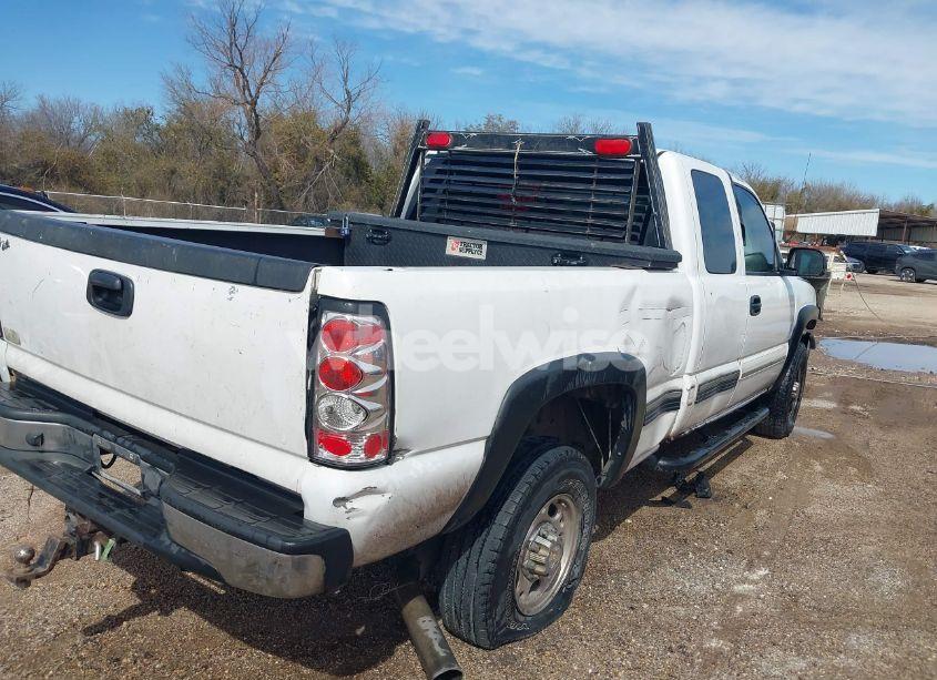 Photo 4 of 2002 Chevrolet Silverado 2500HD LT (VIN 1GCHC29U12E251868)