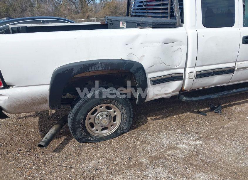 Photo 6 of 2002 Chevrolet Silverado 2500HD LT (VIN 1GCHC29U12E251868)