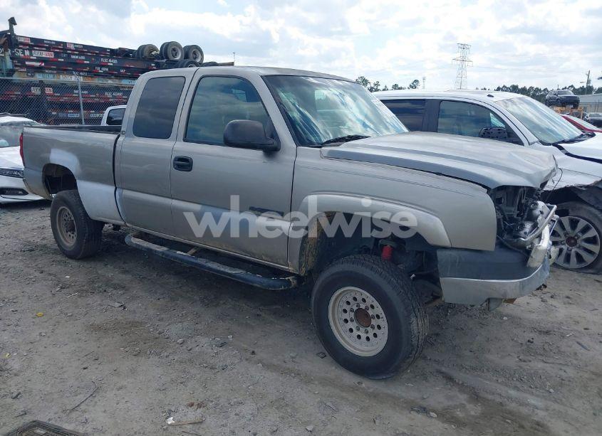2003 Chevrolet Silverado 2500HD LS (VIN 1GCHC29U13E338820) main photo