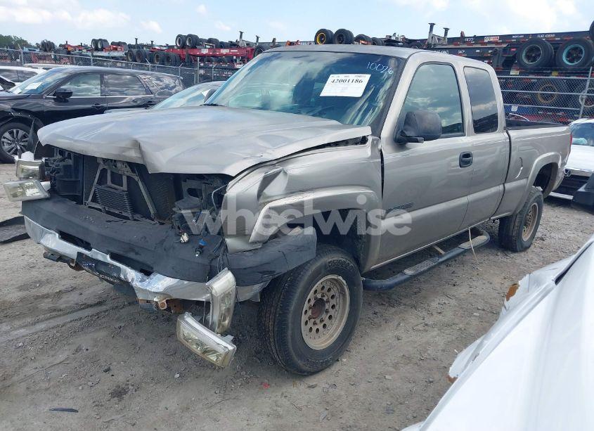 Photo 2 of 2003 Chevrolet Silverado 2500HD LS (VIN 1GCHC29U13E338820)