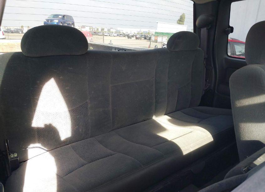 Photo 8 of 2004 Chevrolet Silverado 2500HD LS (VIN 1GCHC29U14E292553)