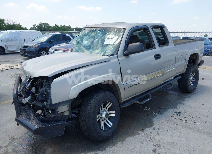 Photo 2 of 2004 Chevrolet Silverado 2500HD LS (VIN 1GCHC29U24E395495)