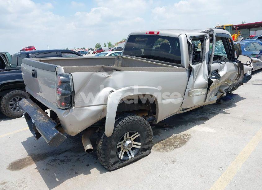 Photo 4 of 2004 Chevrolet Silverado 2500HD LS (VIN 1GCHC29U24E395495)