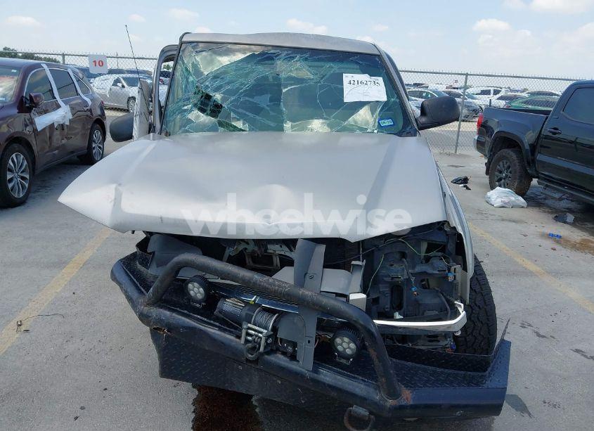 Photo 6 of 2004 Chevrolet Silverado 2500HD LS (VIN 1GCHC29U24E395495)