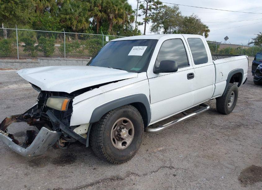 Photo 2 of 2003 Chevrolet Silverado 2500HD (VIN 1GCHC29U33E149523)