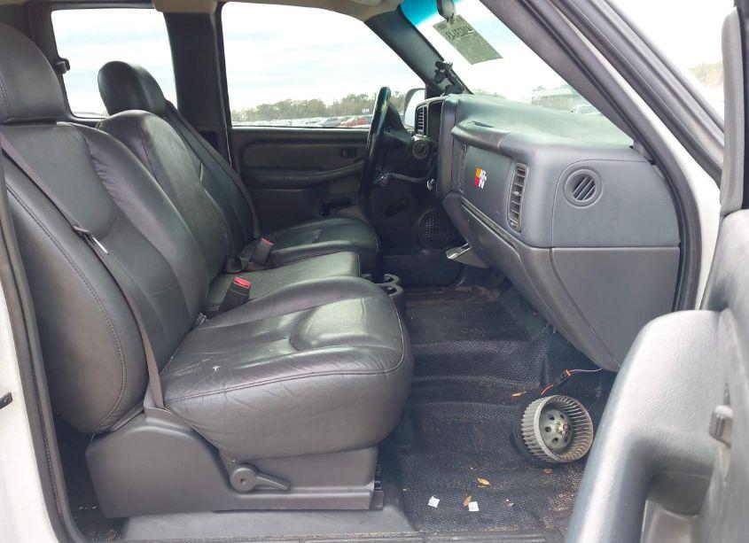 Photo 5 of 2003 Chevrolet Silverado 2500HD (VIN 1GCHC29U33E149523)