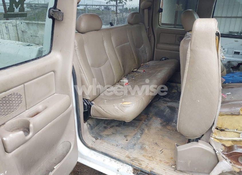 Photo 8 of 2004 Chevrolet Silverado C2500 HEAVY DUTY (VIN 1GCHC29U44E322371)