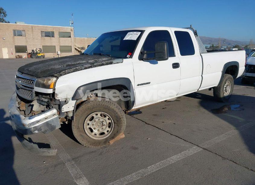 Photo 2 of 2005 Chevrolet Silverado 2500HD WORK TRUCK (VIN 1GCHC29U55E278107)