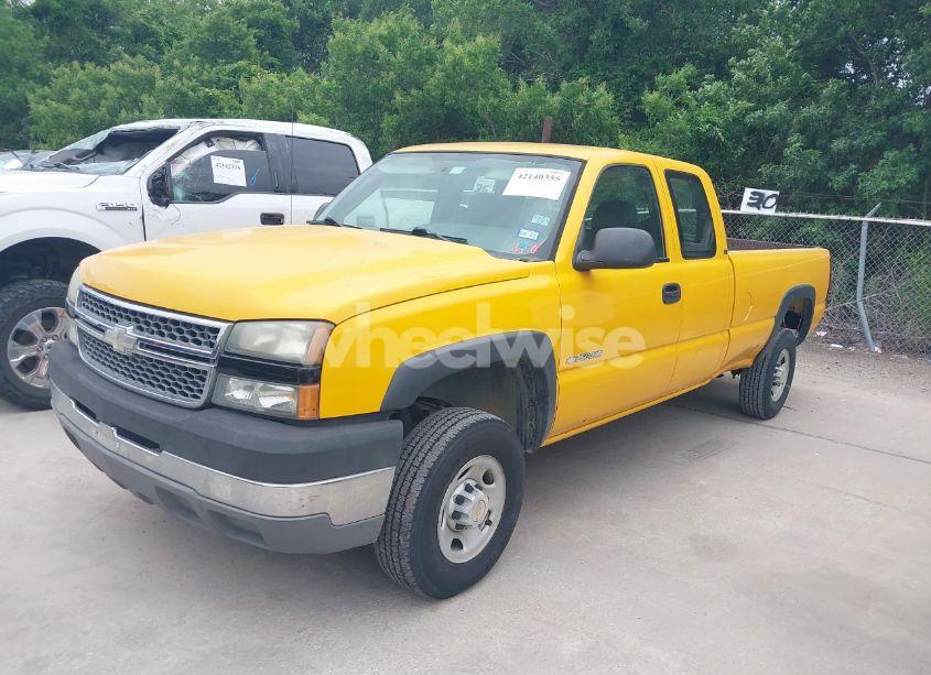 Photo 2 of 2005 Chevrolet Silverado 2500HD WORK TRUCK (VIN 1GCHC29U65E236125)