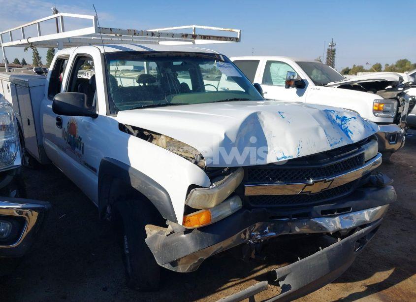 2002 Chevrolet Silverado 2500HD (VIN 1GCHC29U72E103692) main photo