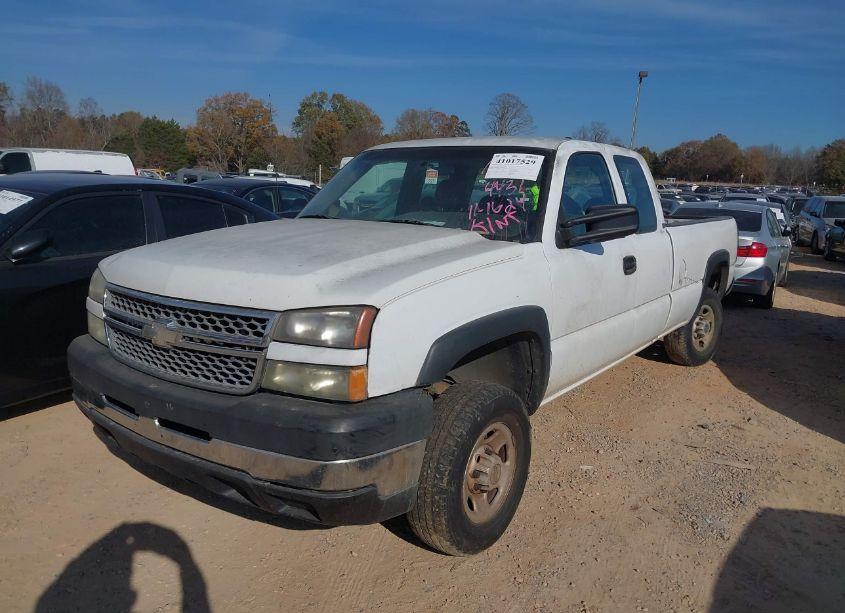 Photo 2 of 2005 Chevrolet Silverado 2500HD WORK TRUCK (VIN 1GCHC29U75E134431)