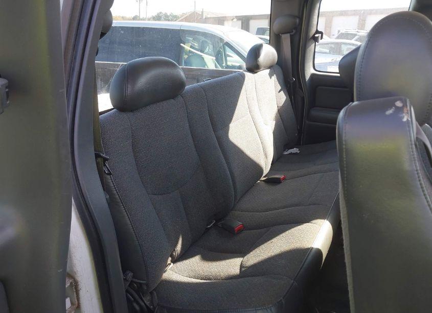 Photo 8 of 2005 Chevrolet Silverado 2500HD WORK TRUCK (VIN 1GCHC29U75E134431)