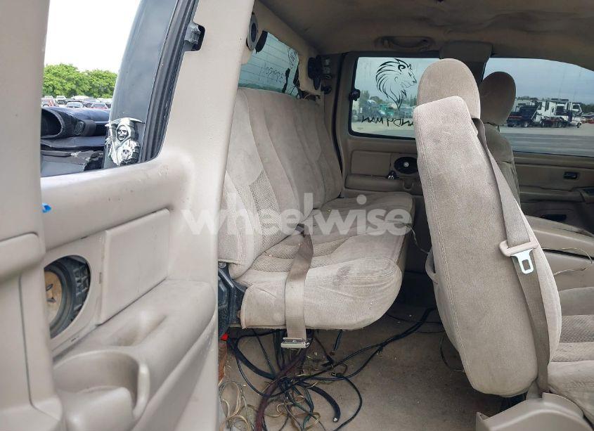 Photo 8 of 2004 Chevrolet Silverado 2500HD LS (VIN 1GCHC29U84E389894)