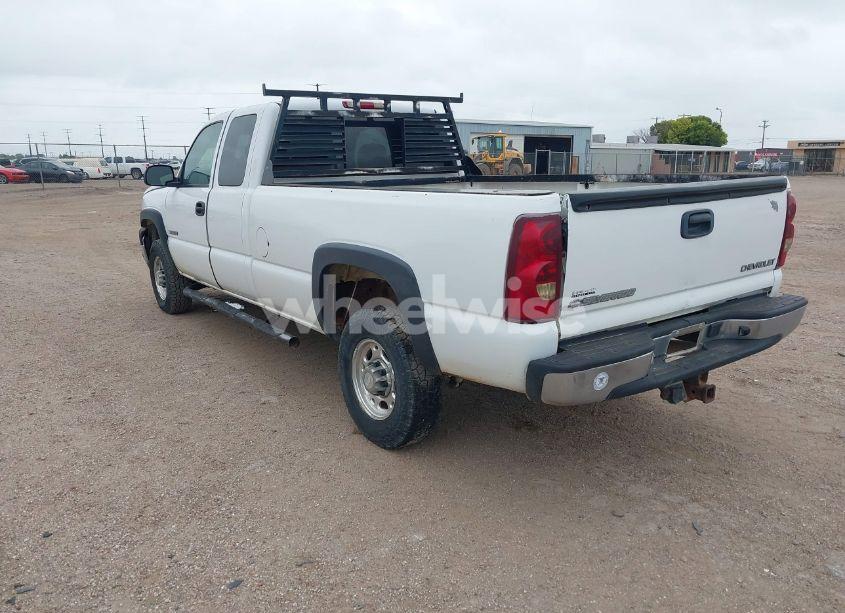 Photo 3 of 2003 Chevrolet Silverado 2500HD (VIN 1GCHC29U93E198810)