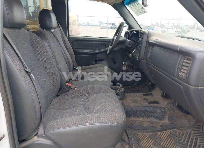 Photo 5 of 2003 Chevrolet Silverado 2500HD (VIN 1GCHC29U93E198810)