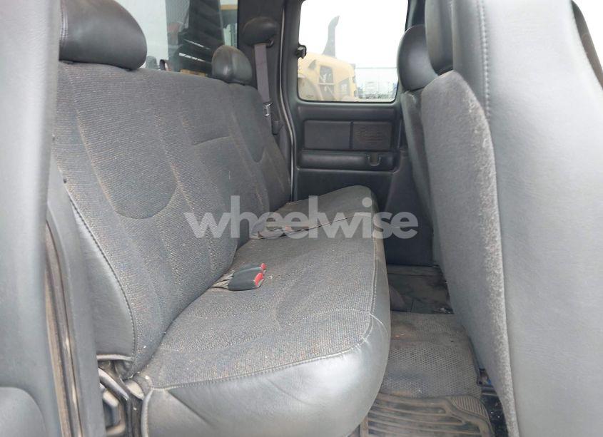 Photo 8 of 2003 Chevrolet Silverado 2500HD (VIN 1GCHC29U93E198810)