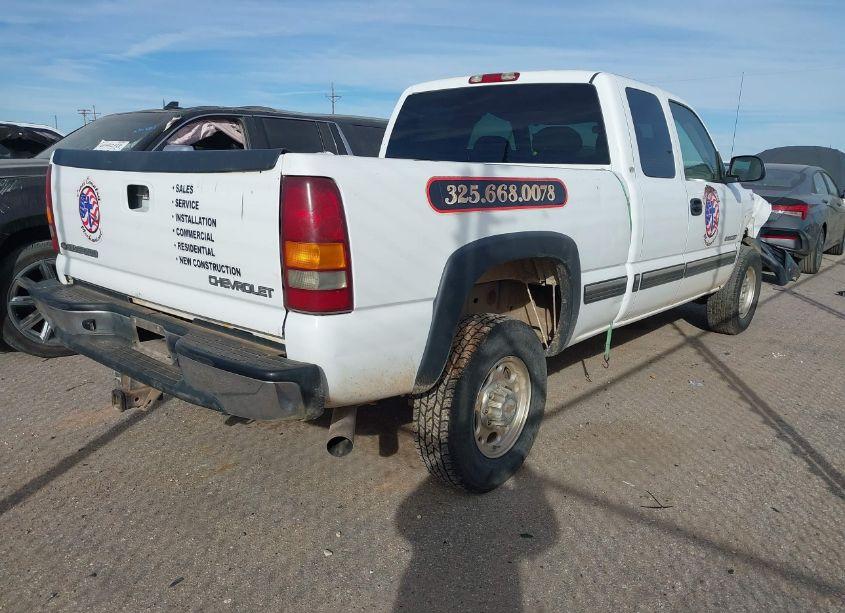 Photo 4 of 2002 Chevrolet Silverado 2500HD LS (VIN 1GCHC29UX2E263257)