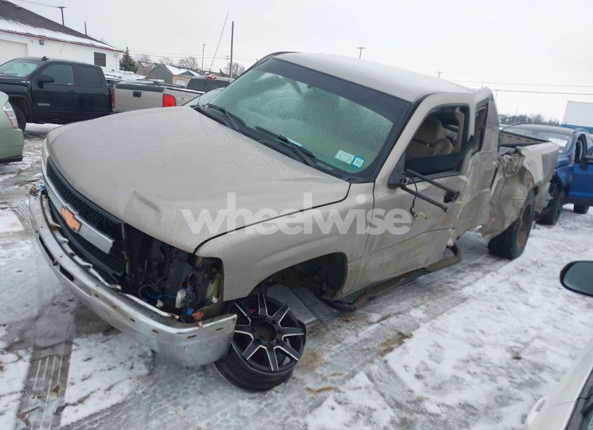 Photo 2 of 2002 Chevrolet Silverado 2500HD LS (VIN 1GCHC29UX2E263789)