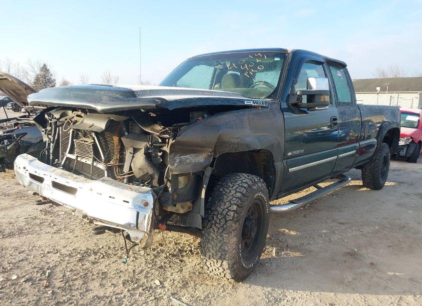 Photo 2 of 2005 Chevrolet Silverado 2500HD LS (VIN 1GCHC29UX5E120331)