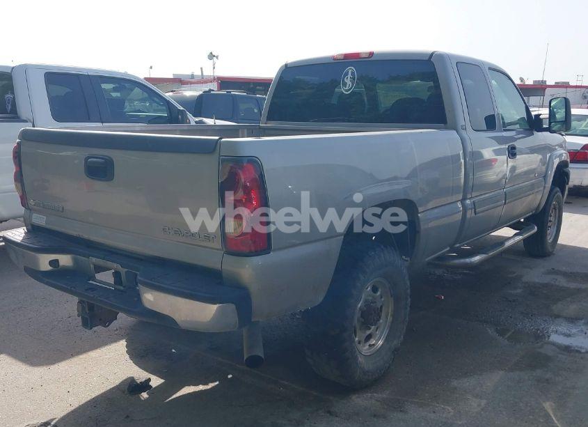 Photo 4 of 2005 Chevrolet Silverado 2500HD LS (VIN 1GCHC29UX5E206741)