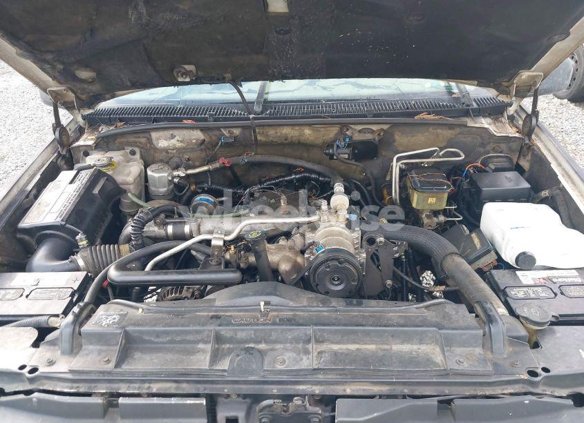 Photo 10 of 2000 Chevrolet C3500 (VIN 1GCHC33F5YF467919)